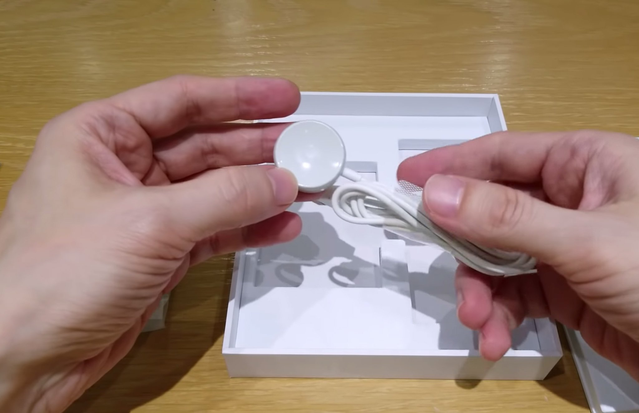 applewatch va airpods nhai giong het nguoi dung roi vao ma tran hang gia