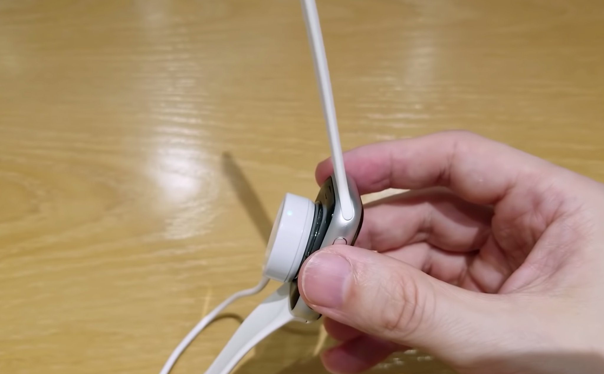 applewatch va airpods nhai giong het nguoi dung roi vao ma tran hang gia