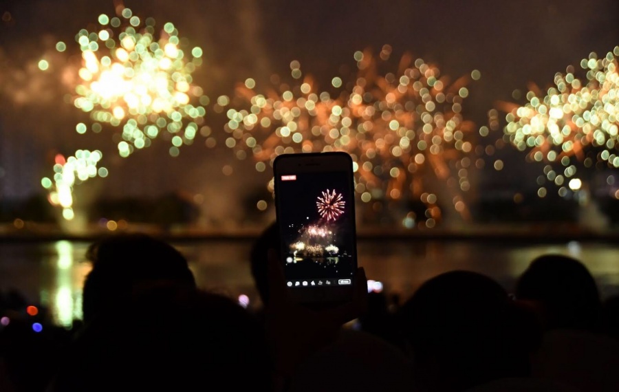 Khán giả thoả sức trải nghiệm 4G Viettel tại Lễ hội pháo hoa Đà Nẵng khan gia thoa suc trai nghiem 4g viettel tai le hoi phao hoa da nang