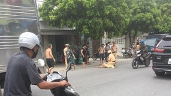 video choang canh vo su trung quoc dung 1 tai keo hai o to cho day nguoi