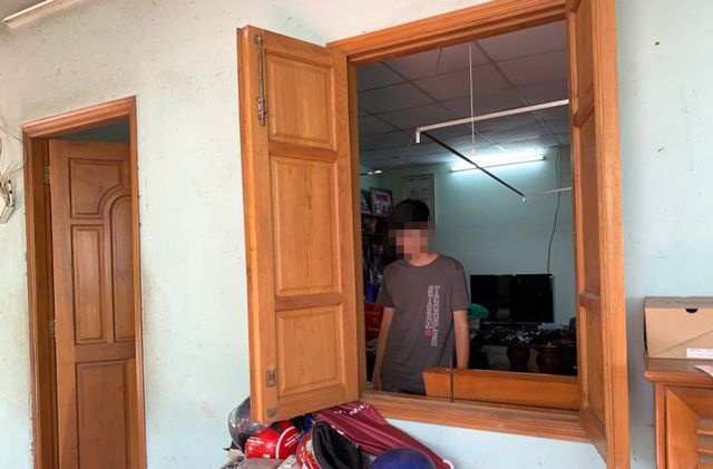 Video: Phút sinh tử cả nhà chống trả 4 tên trộm có súng ở TP. HCM chu nha ke lai phut giay sinh tu chong do 4 ten trom co sung o tp hcm