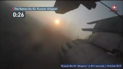 video soc canh truc thang lon nguoc tren bau troi roi thang bang tro lai
