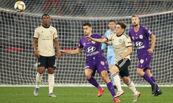 Hai tân binh của MU đá như lên đồng khiến fan đòi... dựng tượng hai tan binh cua mu da nhu len dong khien fan doi dung tuong