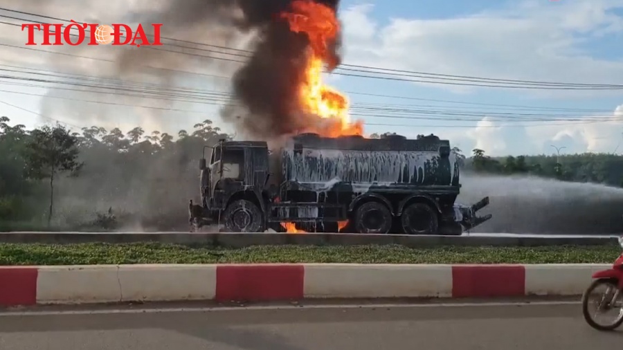 video toan canh vu xe bon va o to tai dam nhau boc chay khien 2 nguoi chet o ba ria vung tau