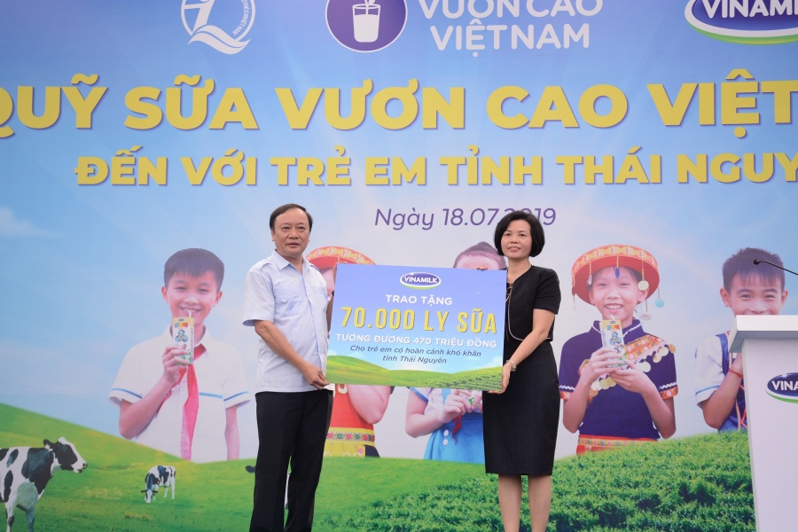 Quỹ sữa vươn cao Việt Nam và Vinamilk chung tay vì trẻ em Thái Nguyên quy sua vuon cao viet nam va vinamilk chung tay vi tre em thai nguyen