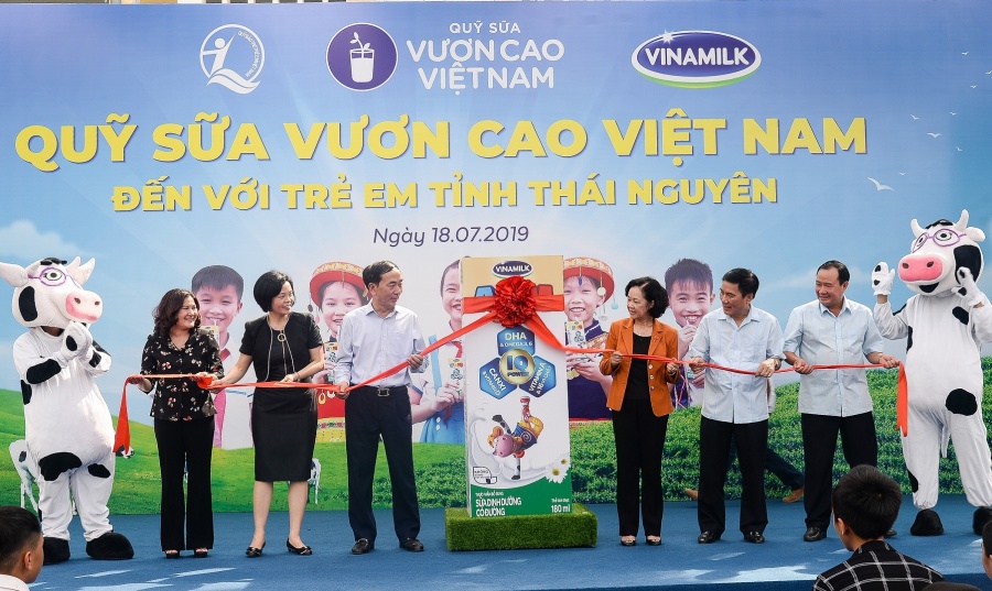Quỹ sữa vươn cao Việt Nam và Vinamilk chung tay vì trẻ em Thái Nguyên quy sua vuon cao viet nam va vinamilk chung tay vi tre em thai nguyen