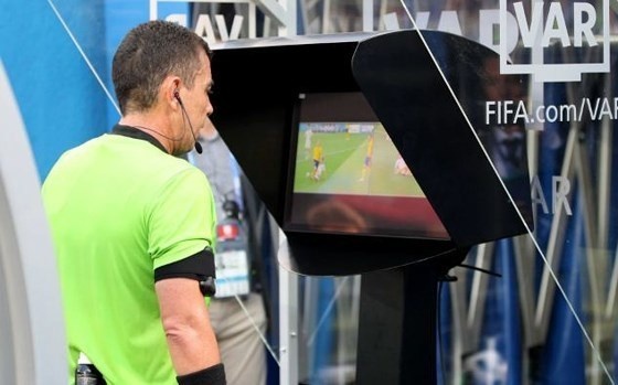 Hé lộ lý do công nghệ VAR vẫn chưa được Việt Nam áp dụng vào V-League