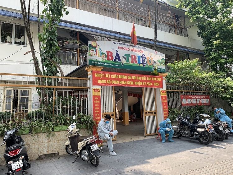 Hà Nội đang xét nghiệm nhanh COVID-19 cho hơn 30.000 công dân về từ Đà Nẵng Hà Nội đang xét nghiệm nhanh COVID-19 cho hơn 30.000 công dân về từ Đà Nẵng