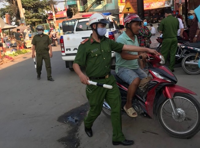 undefined 2556 vinh locb xu phat khau trang 2 flyu