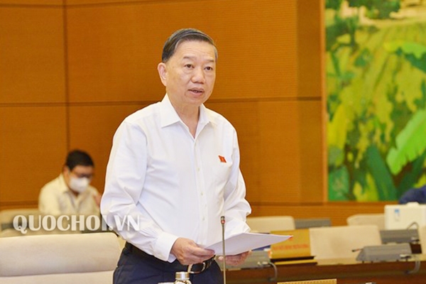 bo truong cong an can loai bo dieu kien nhap ho khau vao thanh pho lon