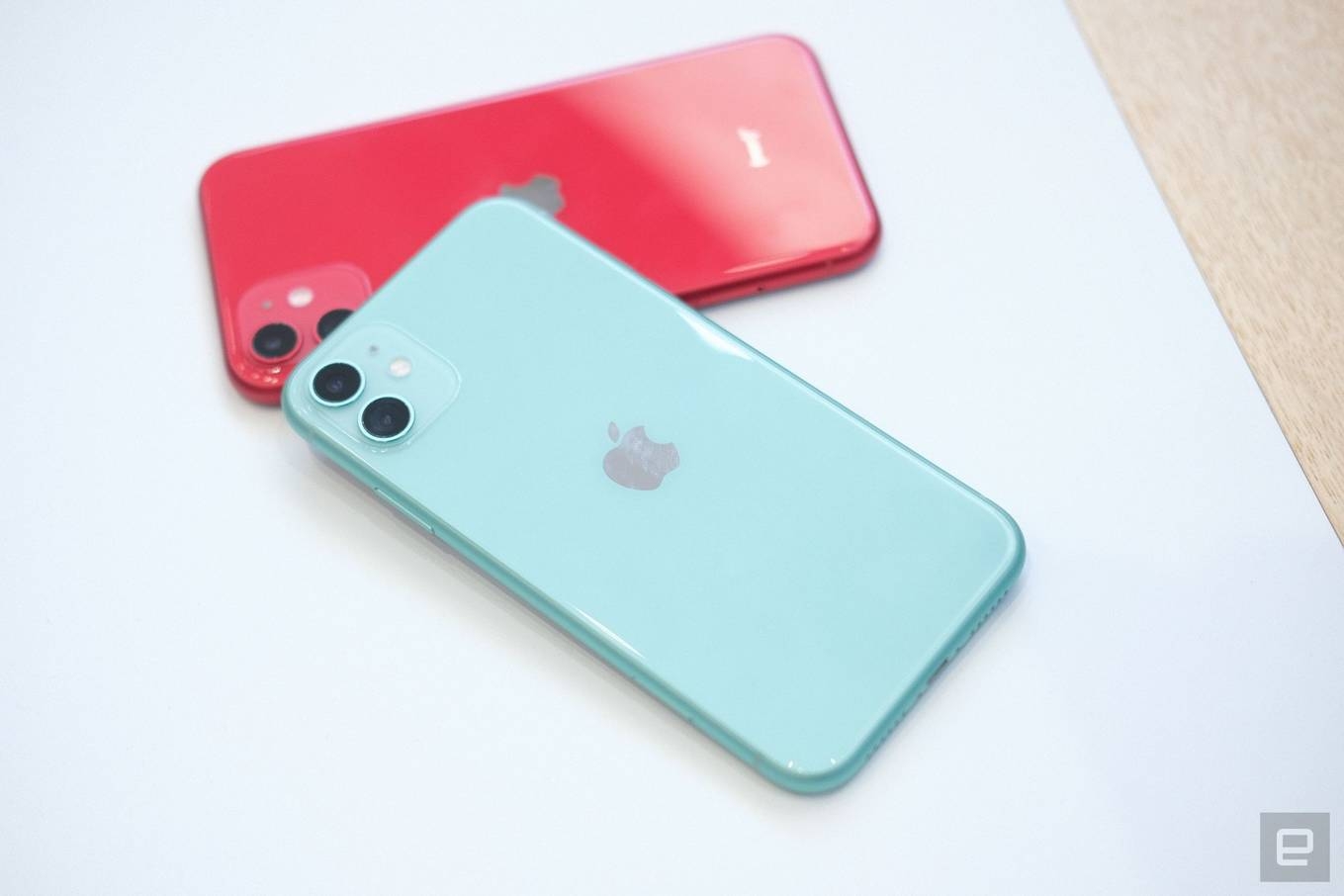 Trên tay iPhone 11: Phiên bản giá rẻ nhưng... không rẻ tren tay iphone 11 phien ban gia re nhung khong re