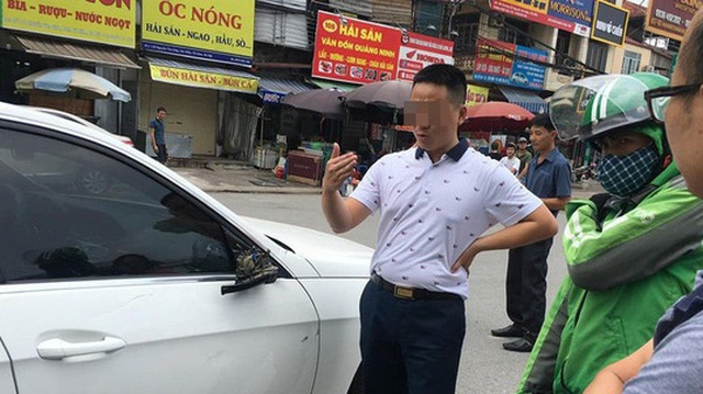 Sửa gương gần 60 triệu, chủ xe Mercedes chỉ bắt tài xế GrabBike đền 10 triệu di nguoc chieu de giao hang nhanh tai xe grab bike di mat 10 trieu den mercedes
