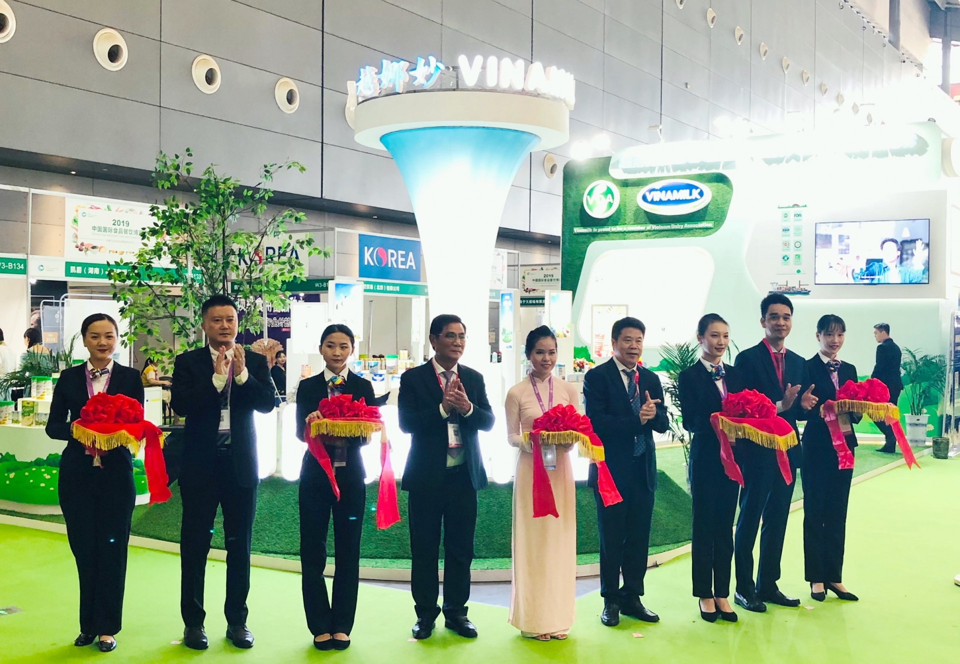 Vì sao Vinamilk là cái tên sáng giá của ngành sữa Việt Nam khi "chinh chiến" tại Trung Quốc vi sao vinamilk la cai ten sang gia cua nganh sua viet nam khi chinh chien tai trung quoc