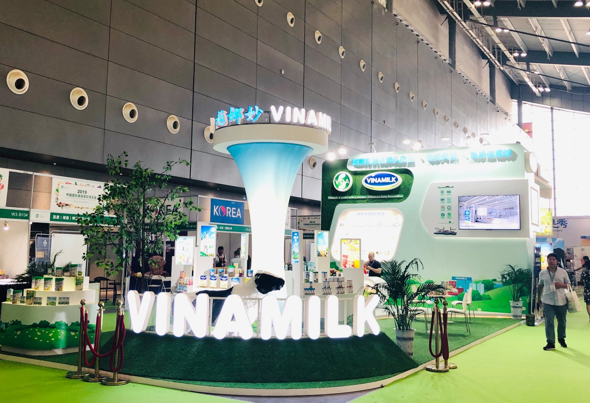 Vì sao Vinamilk là cái tên sáng giá của ngành sữa Việt Nam khi "chinh chiến" tại Trung Quốc vi sao vinamilk la cai ten sang gia cua nganh sua viet nam khi chinh chien tai trung quoc