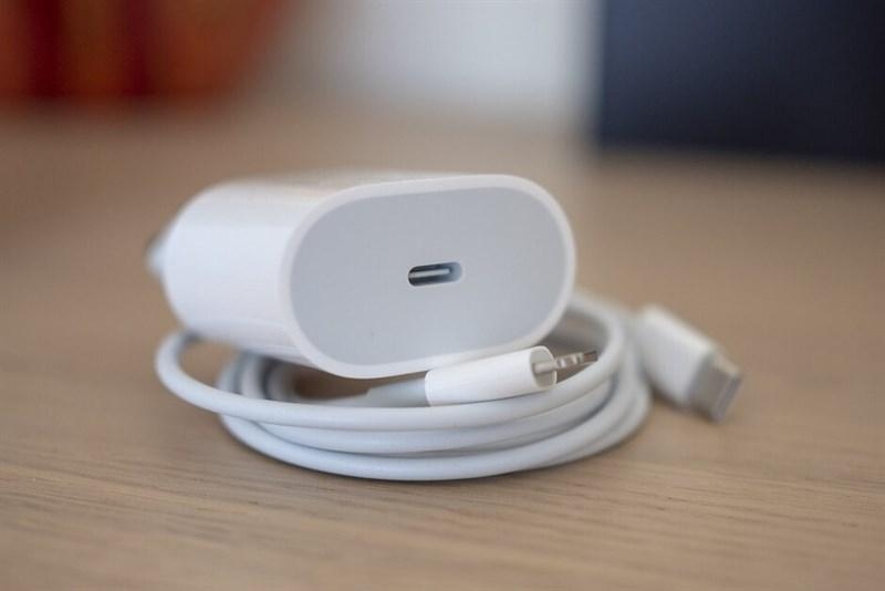 bo 3 iphone 11 duoc trang bi cu sac 18 w pin day nhanh hon 2 lan the he cu