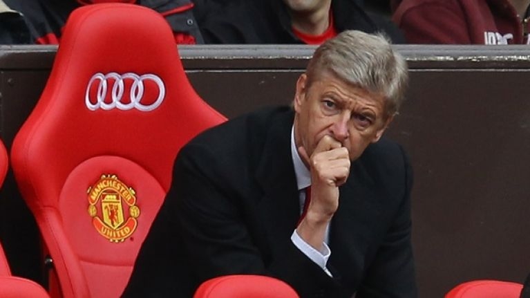 Cựu thuyền trưởng của Arsenal nói bóng gió về việc muốn "cứu rỗi" MU cuu thuyen truong cua arsenal noi bong gio ve viec muon cuu roi mu