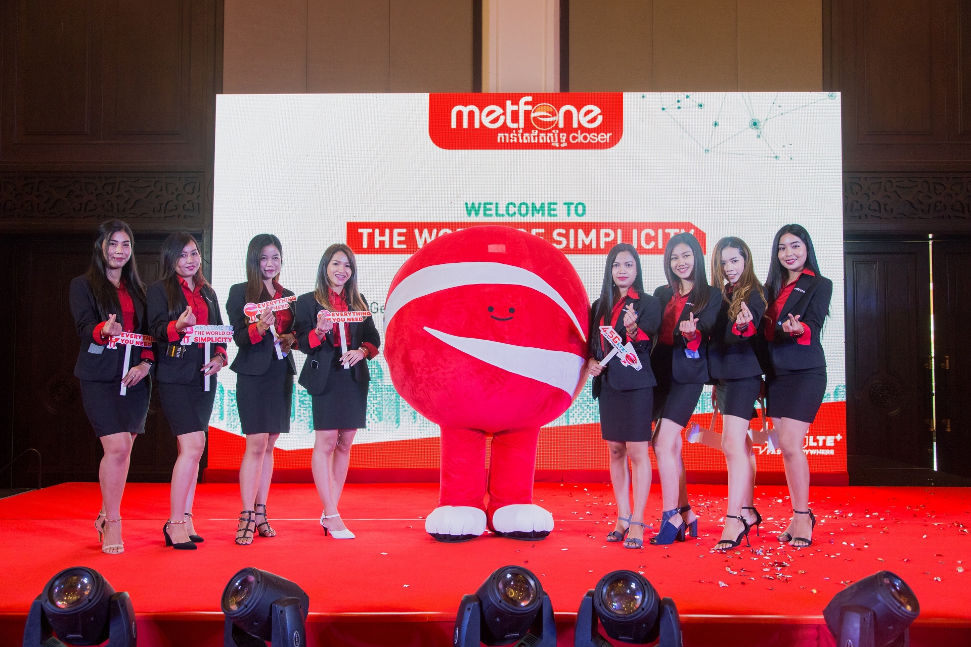 Tái định vị thương hiệu, Viettel Cambodia nhận giải thưởng "Chiến dịch Marketing của năm" tai dinh vi thuong hieu viettel cambodia nhan giai thuong chien dich marketing cua nam