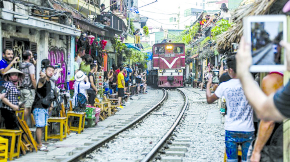 Hà Nội chỉ đạo dẹp sạch cà phê đường tàu trước ngày 12/10 ha noi tung chieu dep sach ca phe duong tau truoc ngay 1210