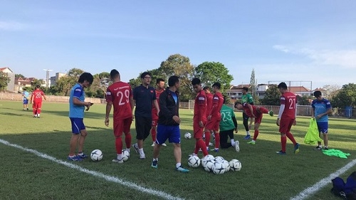 ĐT Việt Nam gặp những thuận lợi và khó khăn gì trên đất Indonesia? dt viet nam gap nhung thuan loi va kho khan gi tren dat indonesia