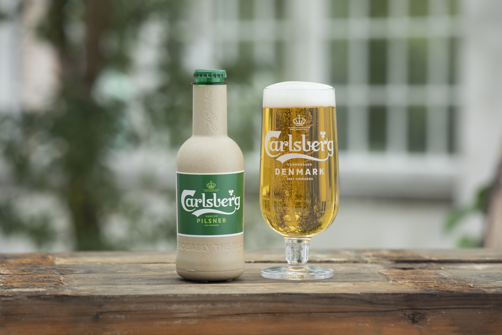 Carlsberg tiến gần hơn tới việc hiện thực hóa chai bia "giấy" đầu tiên trên thế giới carlsberg tien gan hon toi viec hien thuc hoa chai bia giay dau tien tren the gioi