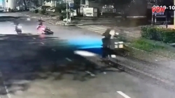 video hai doi tuong di dao vao co nan nhan roi cuop xe may dien thoai