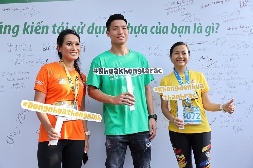 "Nữ tướng" Tân Hiệp Phát chia sẻ ý tưởng tái chế nhựa trên đường đua Long Biên Marathon tại Hà Nội nu tuong tan hiep phat chia se y tuong tai che nhua tren duong dua long bien marathon tai ha noi