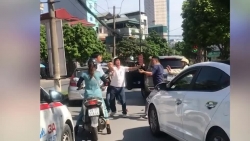 video tai xe o to tung lien hoan dam vao nam thanh nien di xe may sau va cham