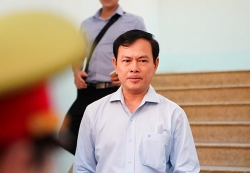 video suyt gap diem vuong vi buoc vao thang may tu tang 30