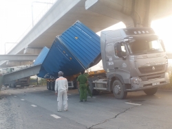 nguyen nhan bat ngo vu xe container keo sap dam cau o tp hcm