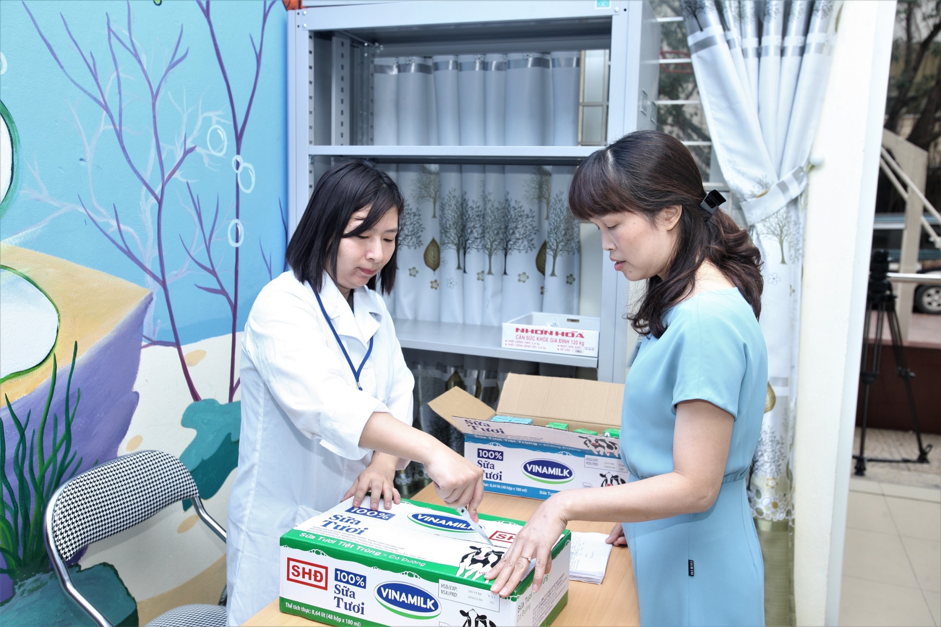 Tâm sự thầy cô: "Để các con được uống sữa tại trường, vất vả hơn nhưng rất vui!" tam su thay co de cac con duoc uong sua tai truong vat va hon nhung rat vui