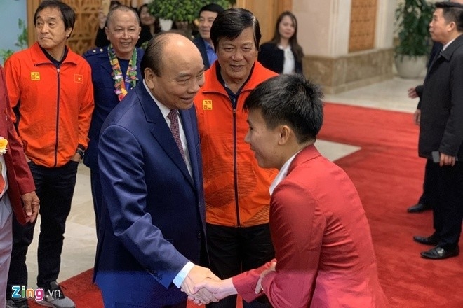 U22 và đội tuyển nữ Việt Nam đang diện kiến Thủ tướng roi san bay trong vong tay nguoi ham mo u22 viet nam dang dien kien thu tuong