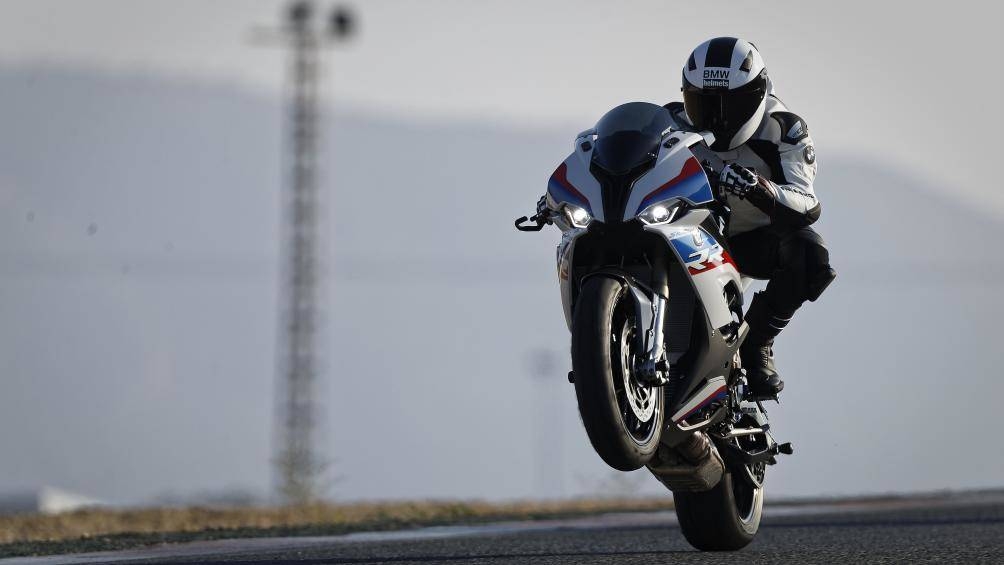 Video: BMW Motorrad S 1000 RR cập bến Việt Nam, bản cao nhất hơn 1 tỉ đồng video anh bmw motorrad s 1000 rr cap ben viet nam voi ban cao nhat hon 1 ti dong