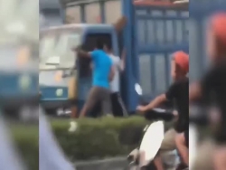 video hai hung nhom nguoi la mat cam hung khi lao vao nha dan dap pha o da nang