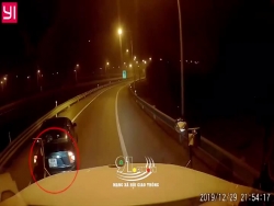 xu phat 17 trieu dong lai xe dau keo di lui tren cao toc ha noi hai phong