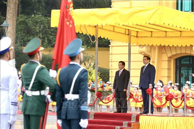 Lễ đón Thủ tướng Lào Phankham Viphavanh thăm chính thức Việt Nam Chú thích ảnh