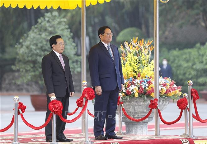 Thủ tướng Phạm Minh Chính chủ trì Lễ đón Thủ tướng Lào Phankham Viphavanh thăm chính thức Việt Nam Chú thích ảnh