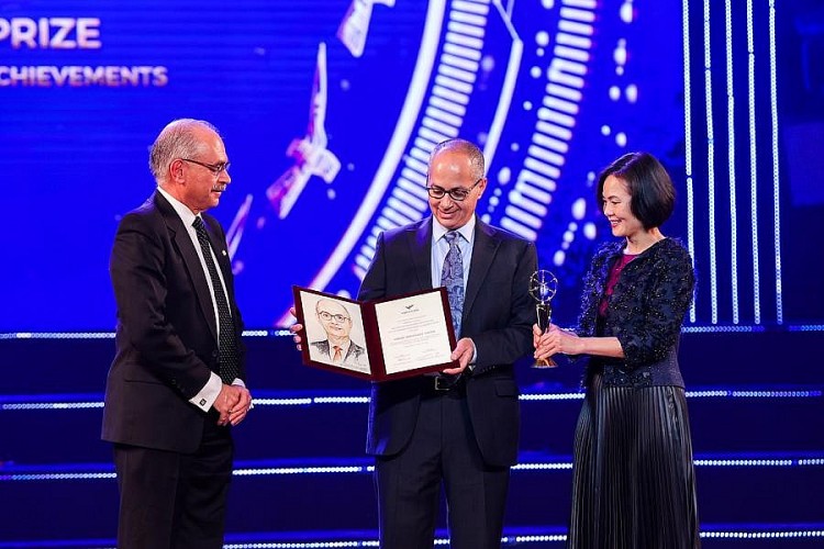 VinFuture công bố chủ nhân các giải thưởng phụng sự nhân loại năm 2021 VinFuture công bố chủ nhân các giải thưởng phụng sự nhân loại năm 2021