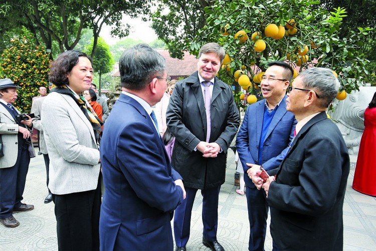 Chương trình Du xuân hữu nghị gắn kết các Đại sứ quán, VUFO và Liên hiệp địa phương. Chương trình Du xuân hữu nghị gắn kết các Đại sứ quán, VUFO và Liên hiệp địa phương.