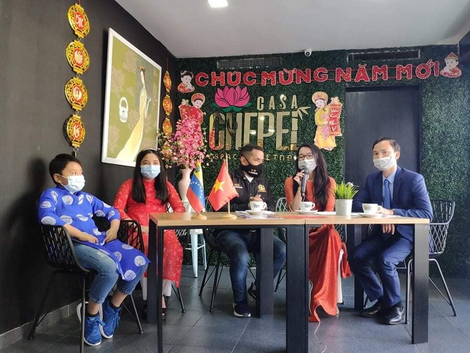 phóng sự “Tết Việt Nam” nhằm quảng bá văn hóa, ẩm thực, con người Việt Nam, giúp bạn bè sở tại có cái nhìn sâu sắc hơn về phong tục, tập quán của người Việt. phóng sự “Tết Việt Nam” nhằm quảng bá văn hóa, ẩm thực, con người Việt Nam, giúp bạn bè sở tại có cái nhìn sâu sắc hơn về phong tục, tập quán của người Việt.
