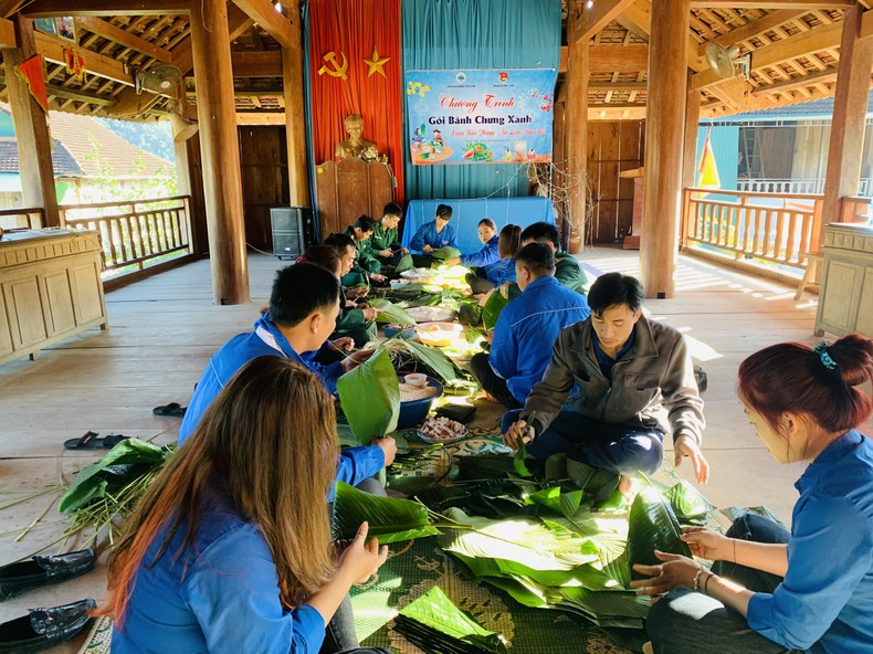 Mang Tết ấm đến với đồng bào nghèo vùng biên giới Mang Tết ấm đến với đồng bào nghèo vùng biên giới ảnh 1