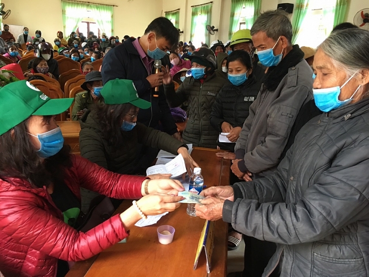 Oxfam tại Việt Nam tiếp tục hỗ trợ người dân Quảng Nam và Hà Tĩnh phục hồi sau bão lũ