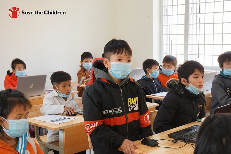 Hơn 200 học sinh và giáo viên Bảo Hà (Lào Cai) được tập huấn công nghệ thông tin Hơn 200 học sinh và giáo viên Bảo Hà (Lào Cai) được tập huấn công nghệ thông tin nhờ Tổ chức Cứu trợ Trẻ em