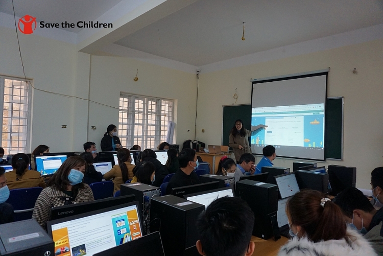 Hơn 200 học sinh và giáo viên Bảo Hà (Lào Cai) được tập huấn công nghệ thông tin Hơn 200 học sinh và giáo viên Bảo Hà (Lào Cai) được tập huấn công nghệ thông tin nhờ Tổ chức Cứu trợ Trẻ em