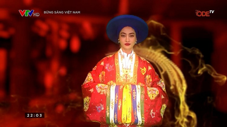 Hoa hậu Lương Thùy Linh lộng lẫy trong cổ phục Nhật Bình Hoa hậu Lương Thùy Linh lộng lẫy trong cổ phục Nhật Bình