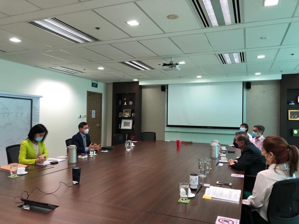 Quang cảnh buổi làm việc giữa Hội Hữu nghị Việt Nam – Singapore và Quỹ Quốc tế Singapore (SIF). Quang cảnh buổi làm việc giữa Hội Hữu nghị Việt Nam – Singapore và Quỹ Quốc tế Singapore (SIF).