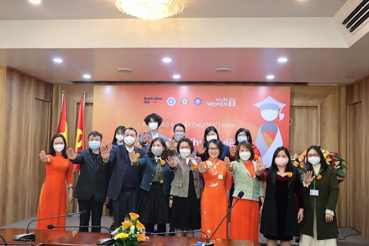 Các đại biểu tham dự Lễ khởi động chương trình “Xây dựng khuôn viên trường đại học an toàn”.