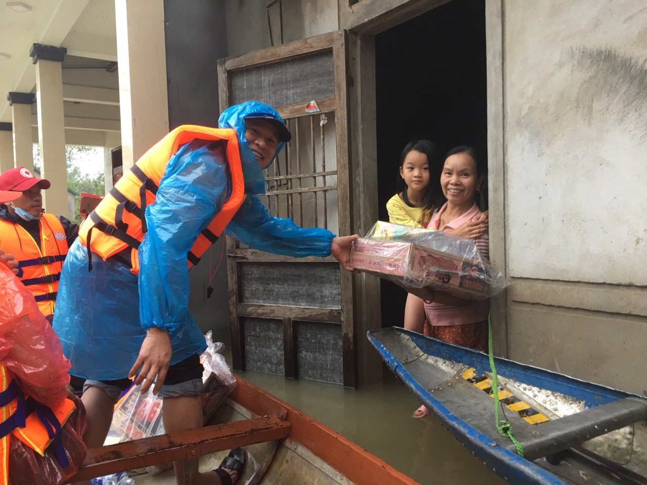 Những hỗ trợ kịp thời của World Vision Việt Nam đã góp phần giúp người dân mau chóng ổn định cuộc sống sau thiên tai (ảnh chụp tại huyện Hải Lăng - tỉnh Quảng Trị).