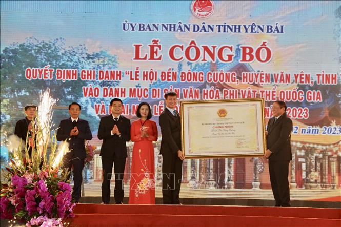 Lễ công bố ghi danh Lễ hội đền Đông Cuông vào danh mục Di sản Văn hóa phi vật thể Quốc gia Chú thích ảnh