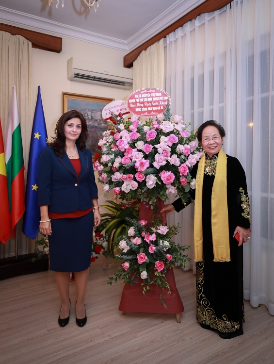 Nguyên Phó Chủ tịch nước Nguyễn Thị Doan dự và chúc mừng kỷ niệm 143 năm Quốc khánh nước CH Bungaria. Nguyên Phó Chủ tịch nước Nguyễn Thị Doan dự và chúc mừng kỷ niệm 143 năm Quốc khánh nước CH Bungaria.
