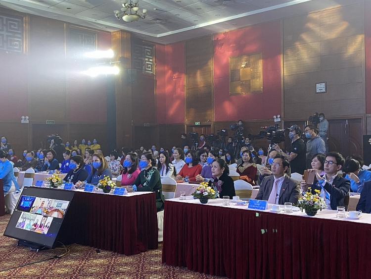 Hội LHPN Việt Nam khởi động chiến dịch “Vì nụ cười phụ nữ” Hội LHPN Việt Nam khởi động chiến dịch “Vì nụ cười phụ nữ”